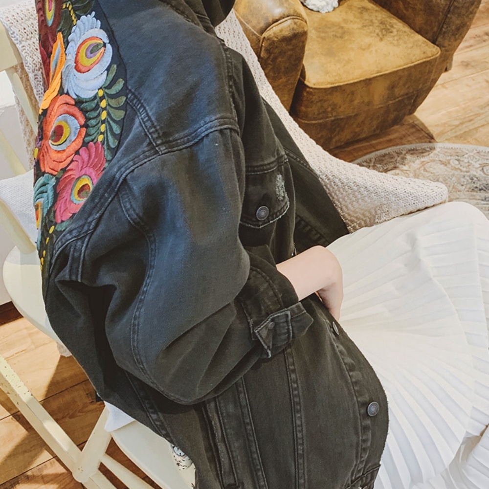 Womens Black Denim Oversized Embroidered Jean Jacket. OSFM bust 44.8" - Picture 4 of 6
